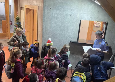 Garda station tour - Garda officer giving a tour to children in the station